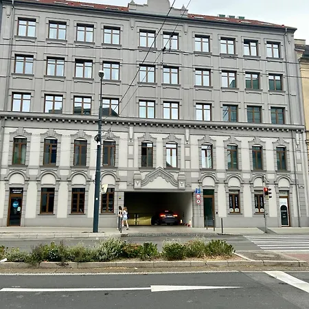 Apartamento Meridian - Stylish Brand New In The Center & Free Garage Parking *