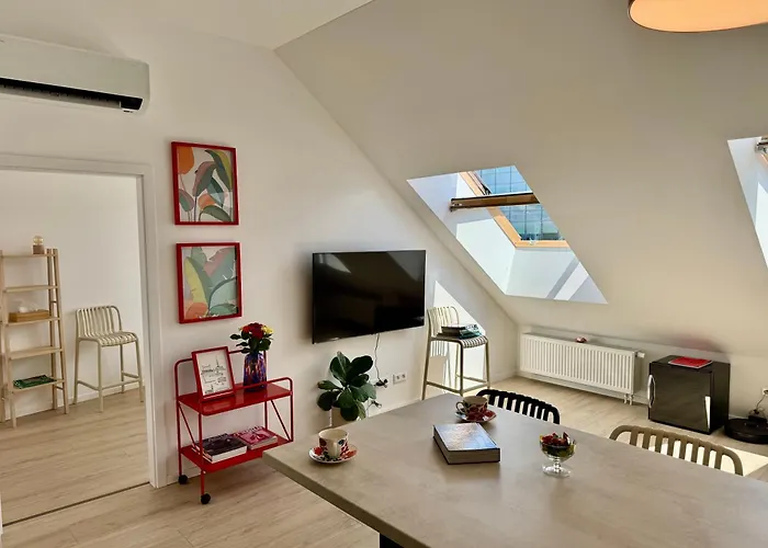 Meridian - Stylish Brand New In The Center & Free Garage Parking Appartement *