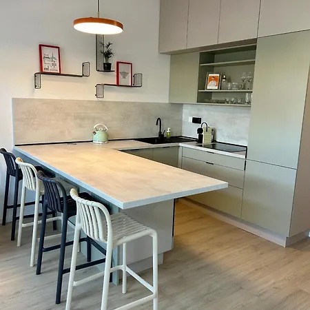 Meridian - Stylish Brand New In The Center *
