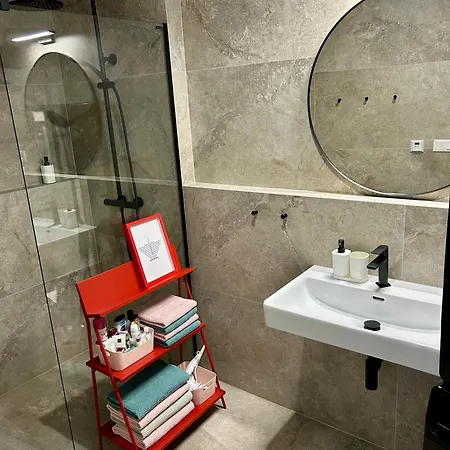 Meridian - Stylish Brand New In The Center Apartment Bratislava