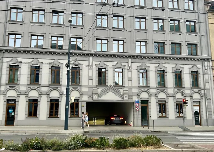 Lägenhet Meridian - Stylish Brand New In The Center & Free Garage Parking *